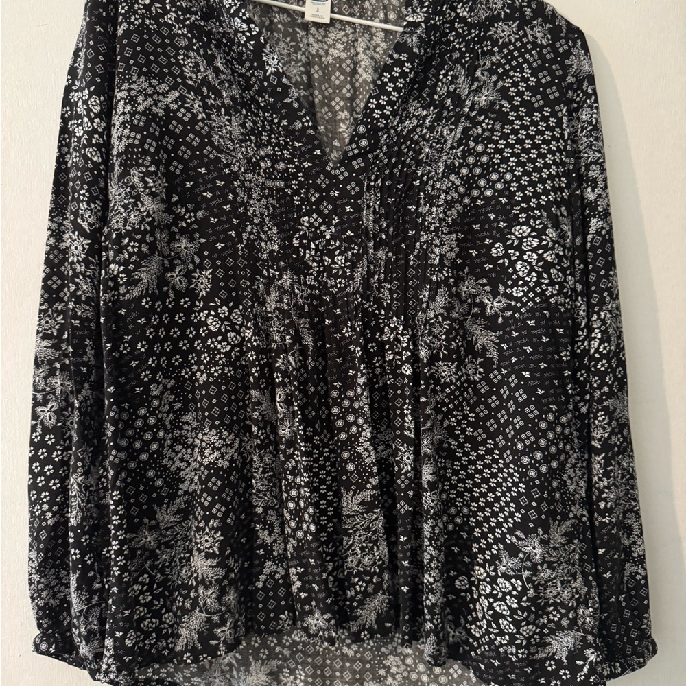 Old Navy Black and White Patterned Blouse